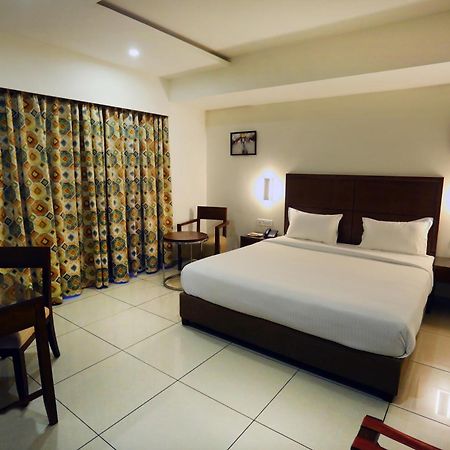 The Park Residency Hotel Ahmedabad Buitenkant foto