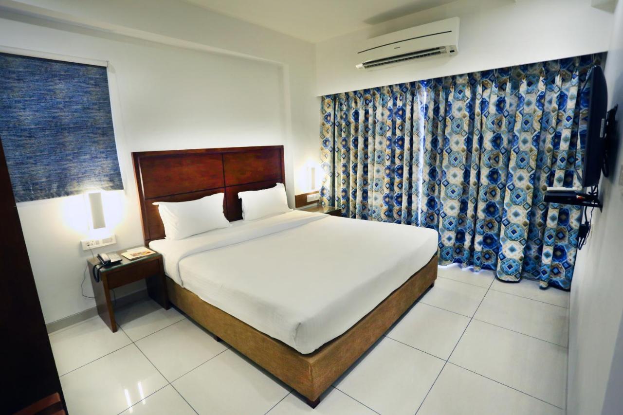 The Park Residency Hotel Ahmedabad Buitenkant foto