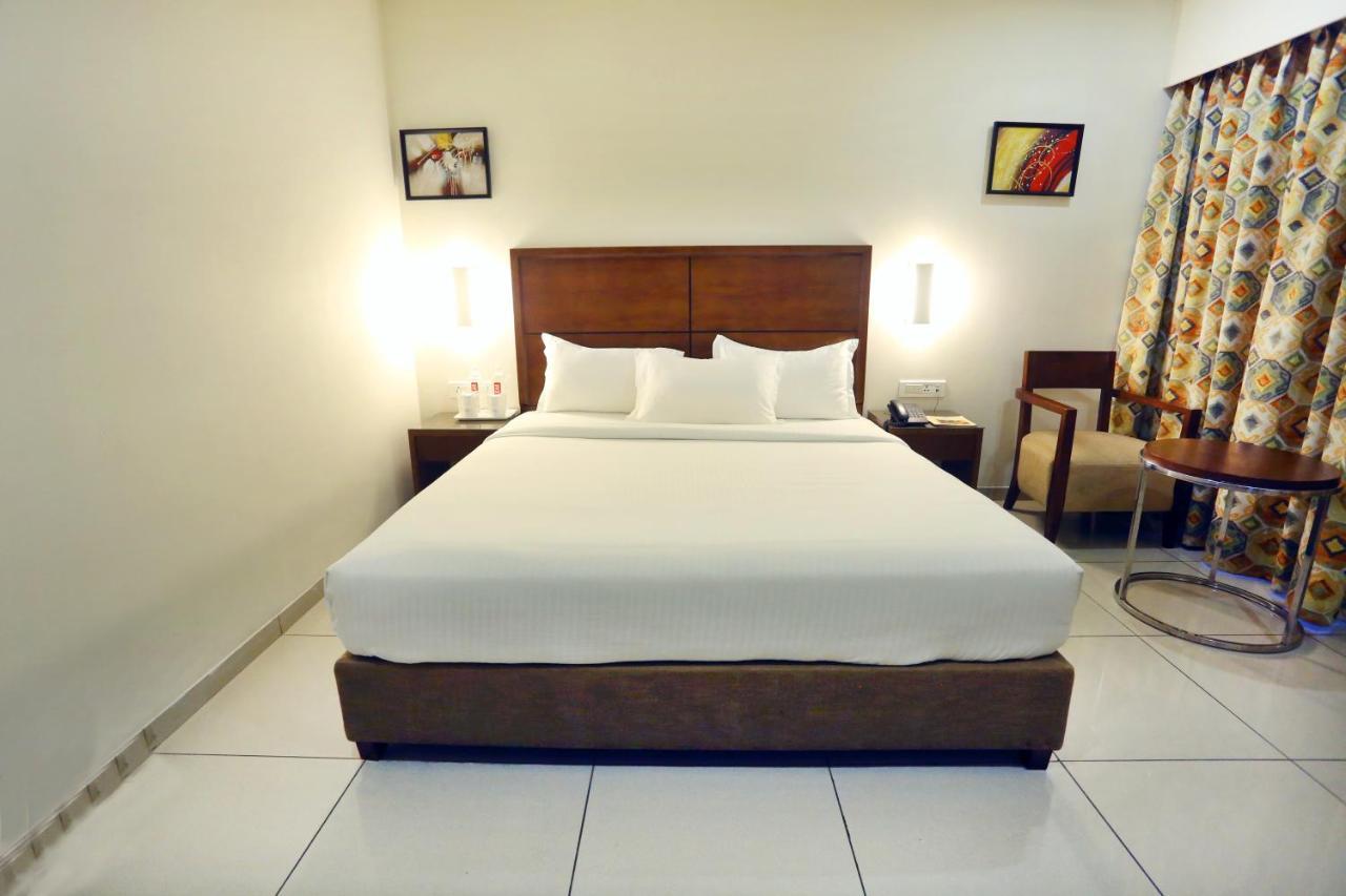 The Park Residency Hotel Ahmedabad Buitenkant foto