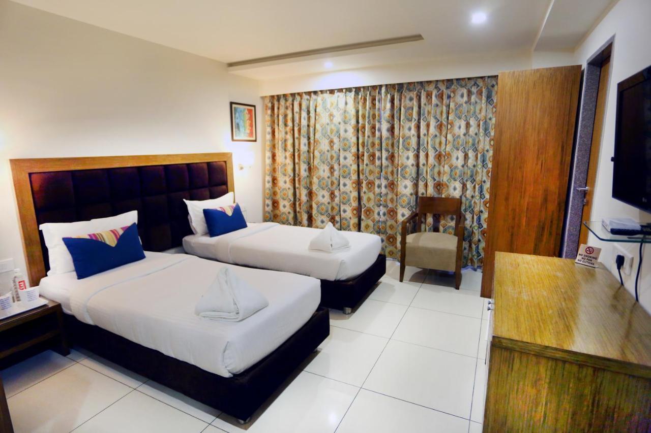 The Park Residency Hotel Ahmedabad Buitenkant foto