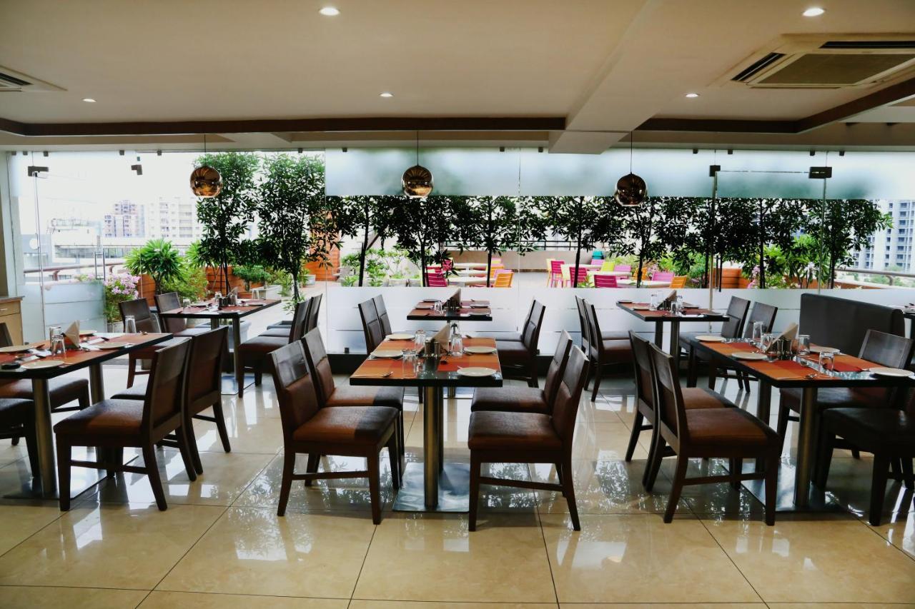 The Park Residency Hotel Ahmedabad Buitenkant foto