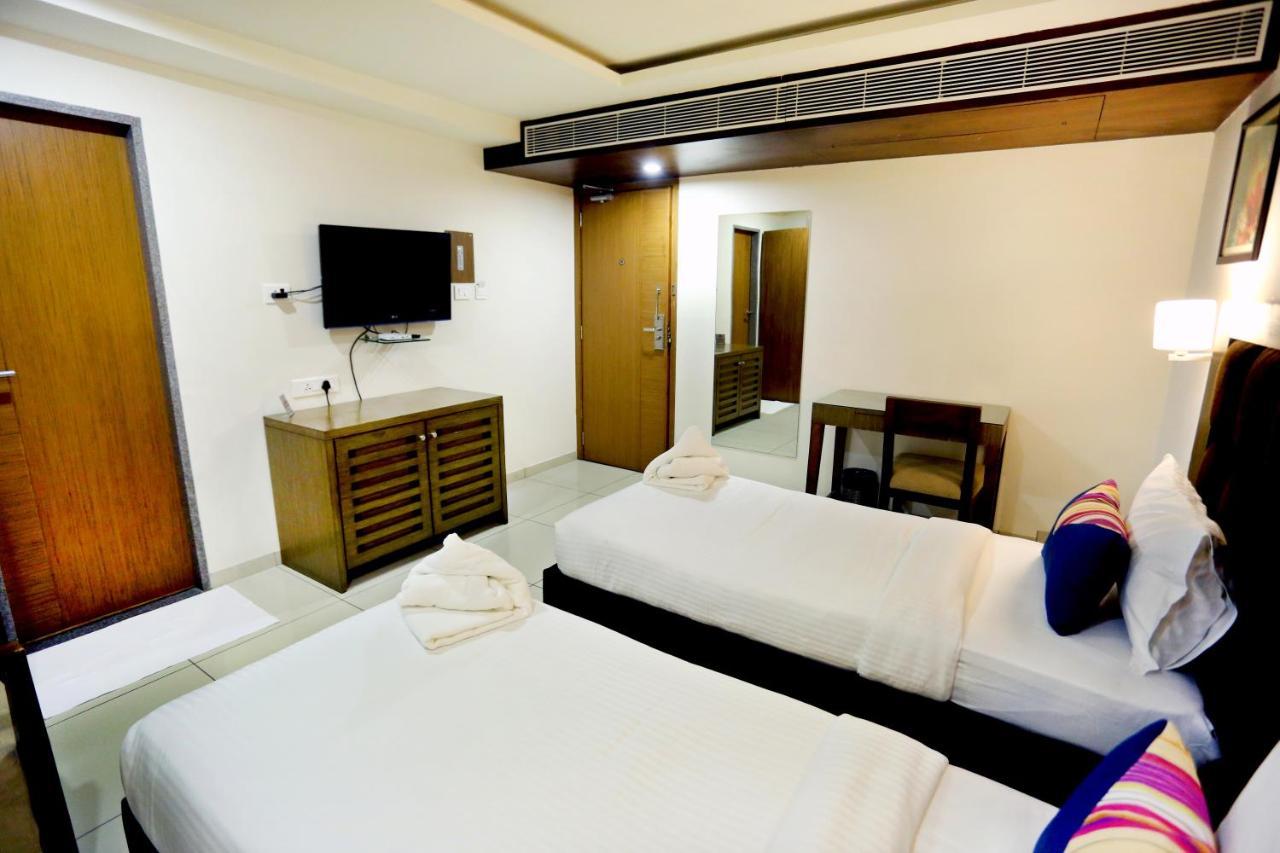 The Park Residency Hotel Ahmedabad Buitenkant foto