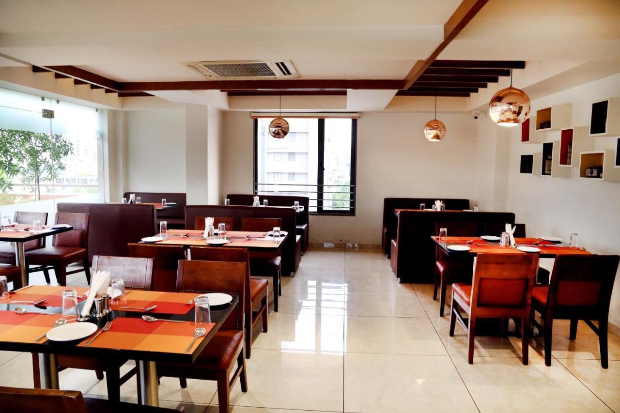 The Park Residency Hotel Ahmedabad Buitenkant foto