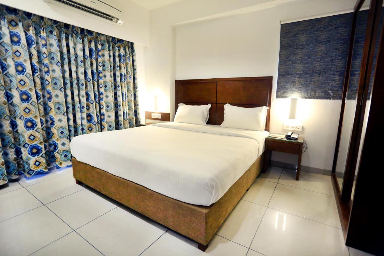 The Park Residency Hotel Ahmedabad Buitenkant foto