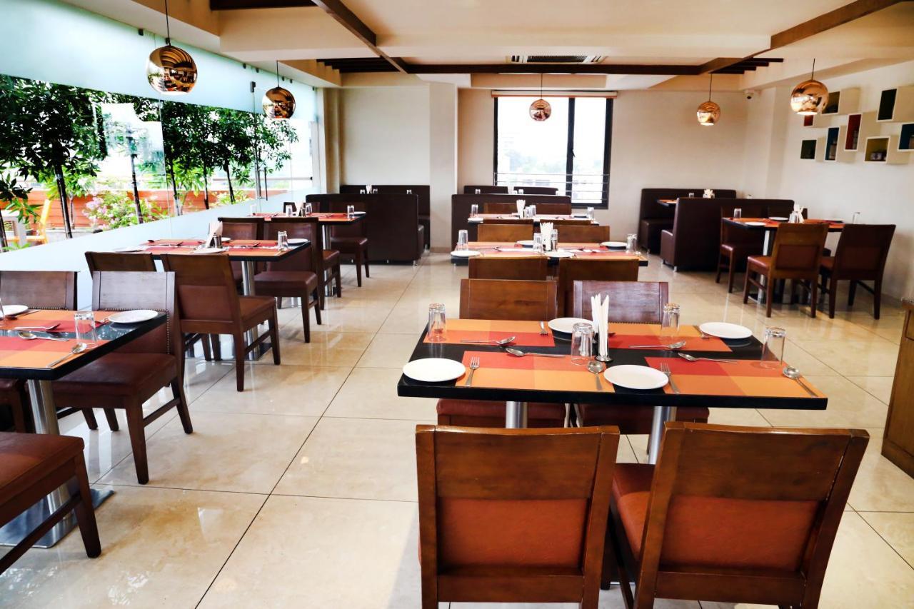 The Park Residency Hotel Ahmedabad Buitenkant foto