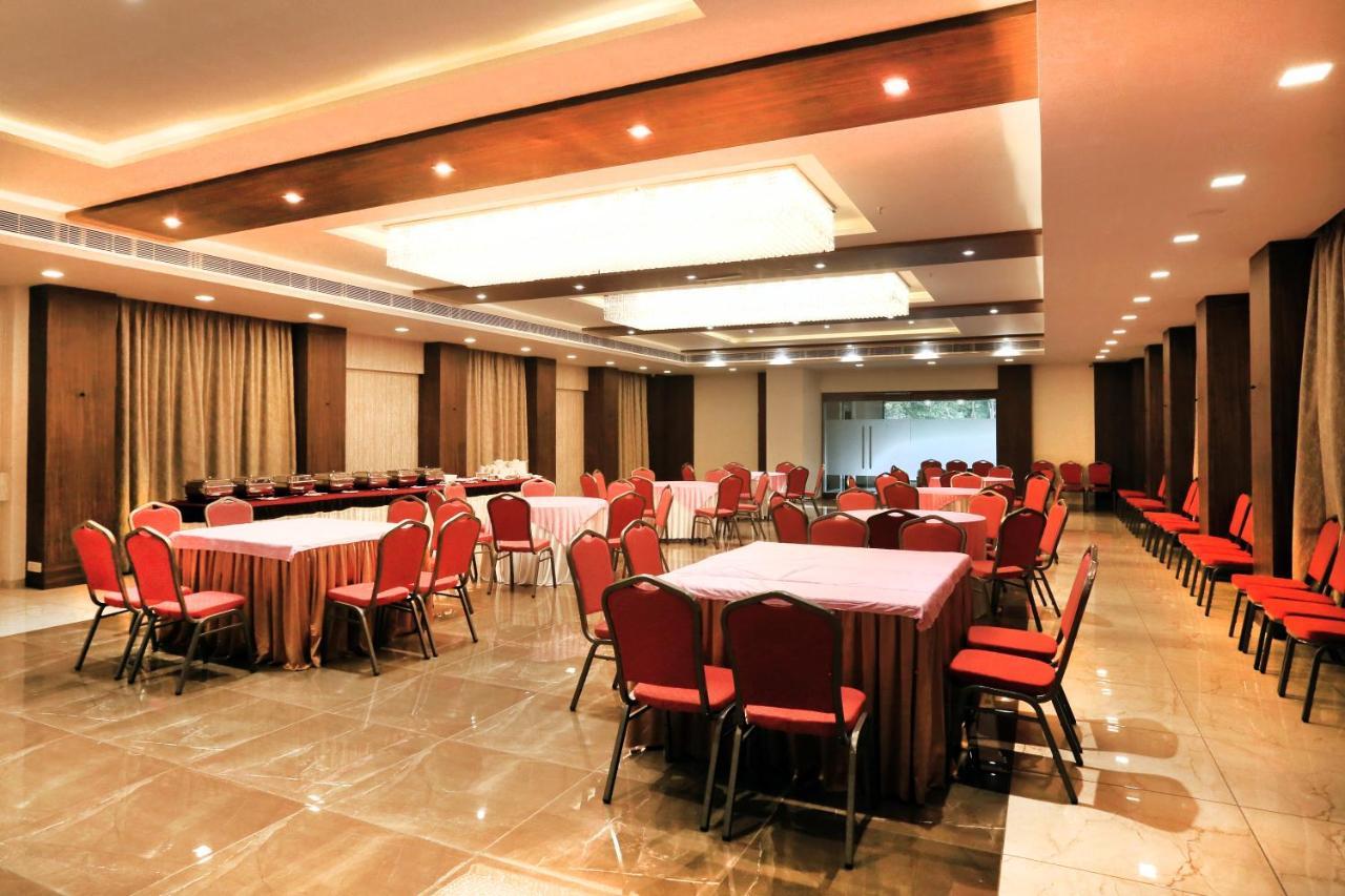 The Park Residency Hotel Ahmedabad Buitenkant foto