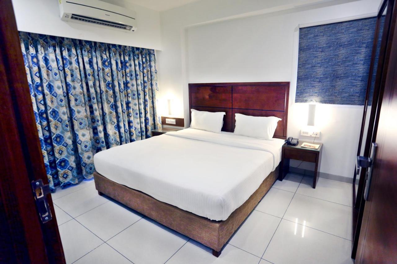 The Park Residency Hotel Ahmedabad Buitenkant foto