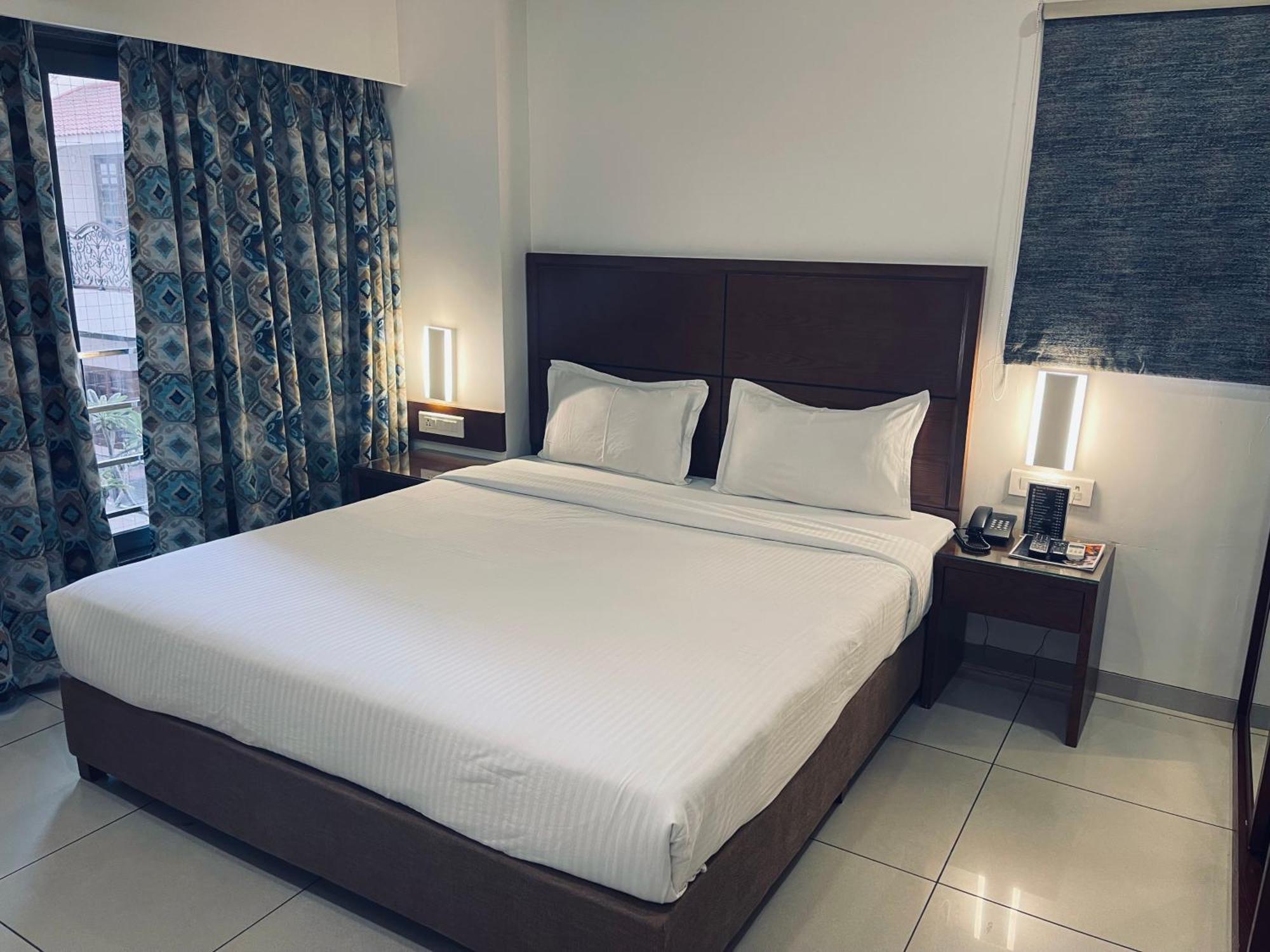 The Park Residency Hotel Ahmedabad Buitenkant foto
